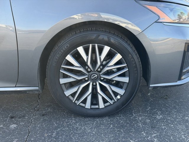 Used 2025 Nissan Altima 2.5 SV image 13