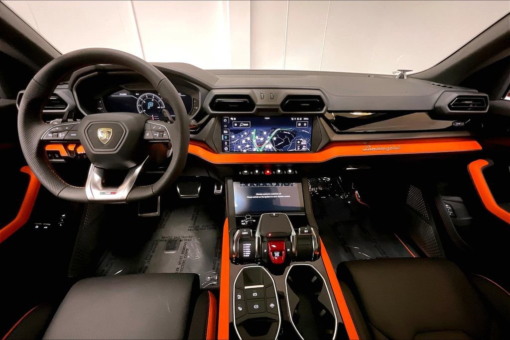 Used 2025 Lamborghini Urus SE image 21
