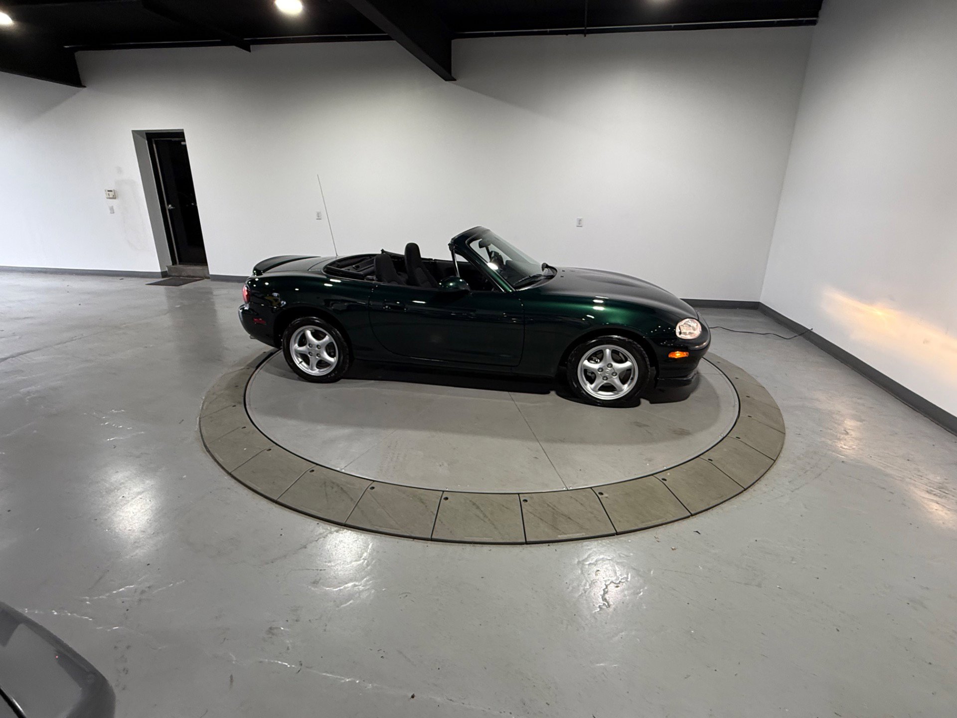 Used 1999 MAZDA MX-5 Miata RWD image 31
