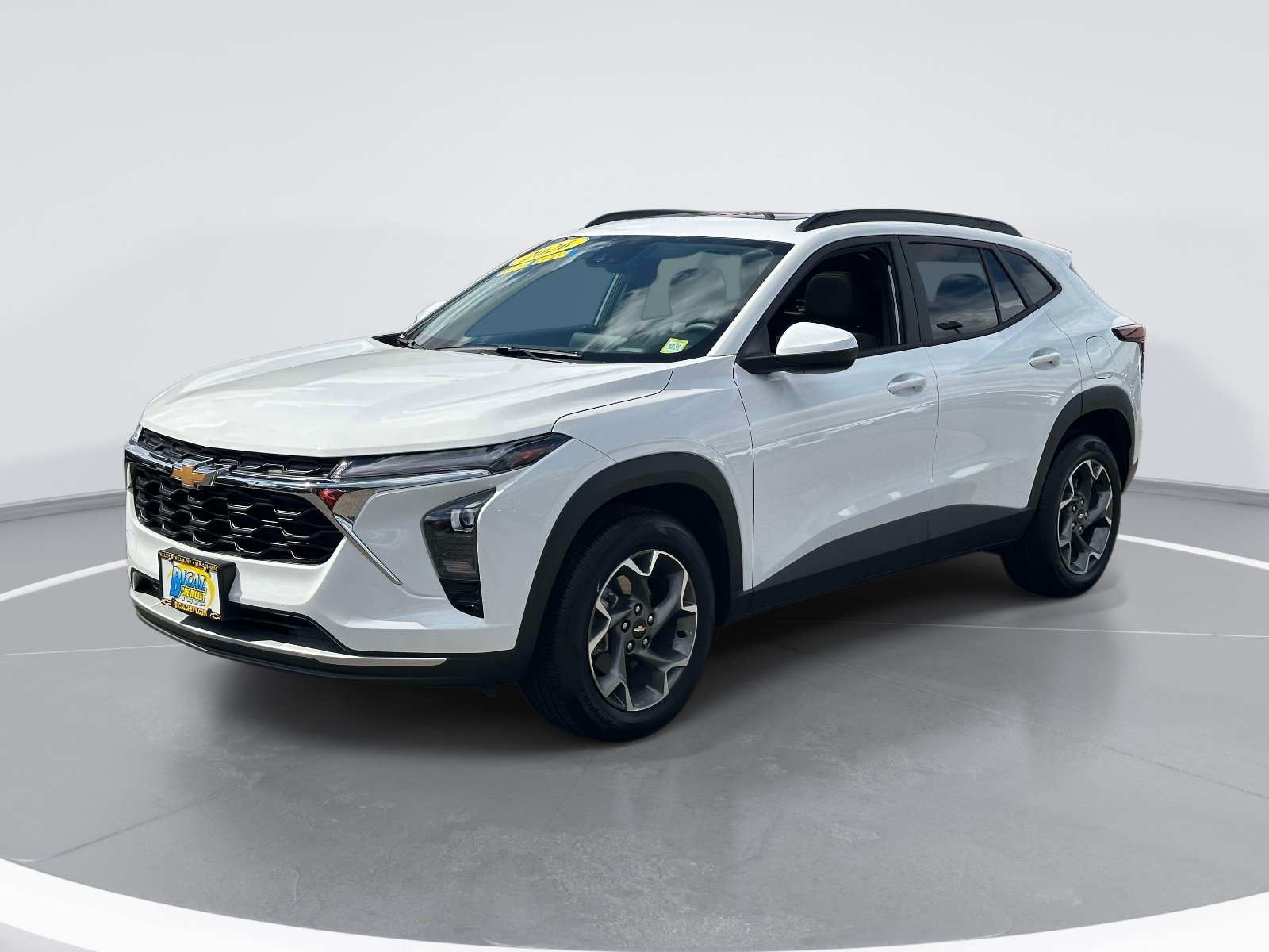Used 2026 Chevrolet Trax LT w/ Sunroof Package FWD image 3