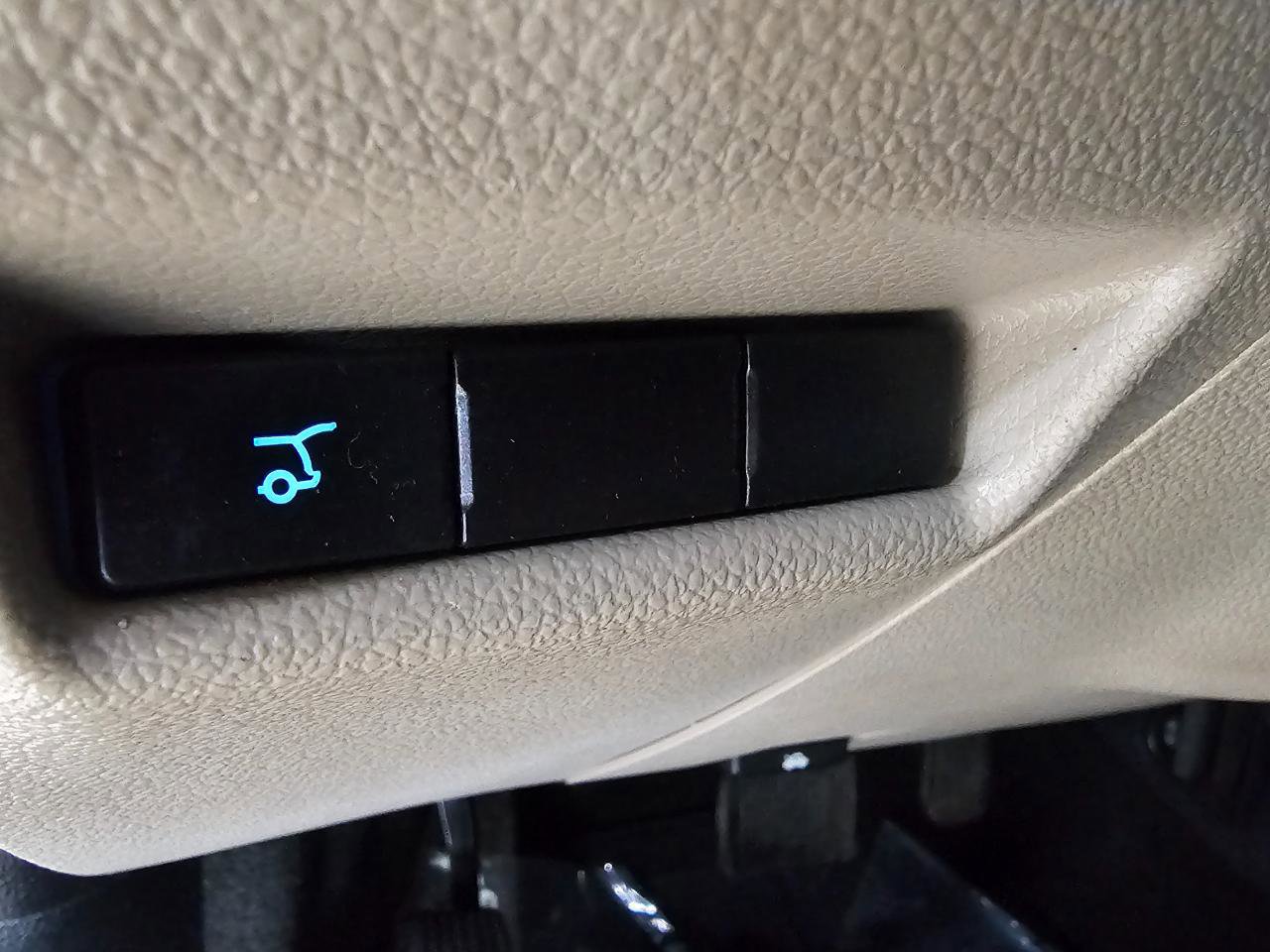 Used 2018 Ford Explorer XLT w/ Equipment Group 202A image 36