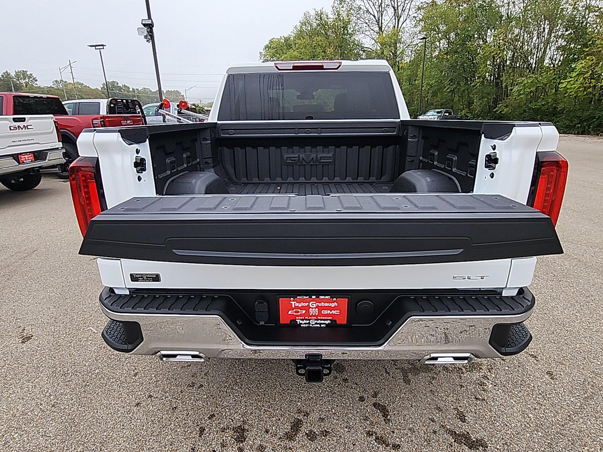 New 2026 GMC Sierra 1500 SLT w/ SLT Premium Package image 9
