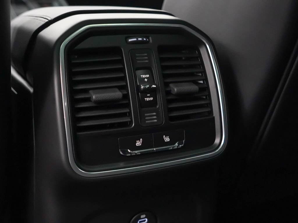 Certified 2026 Porsche Macan AWD/4WD image 20