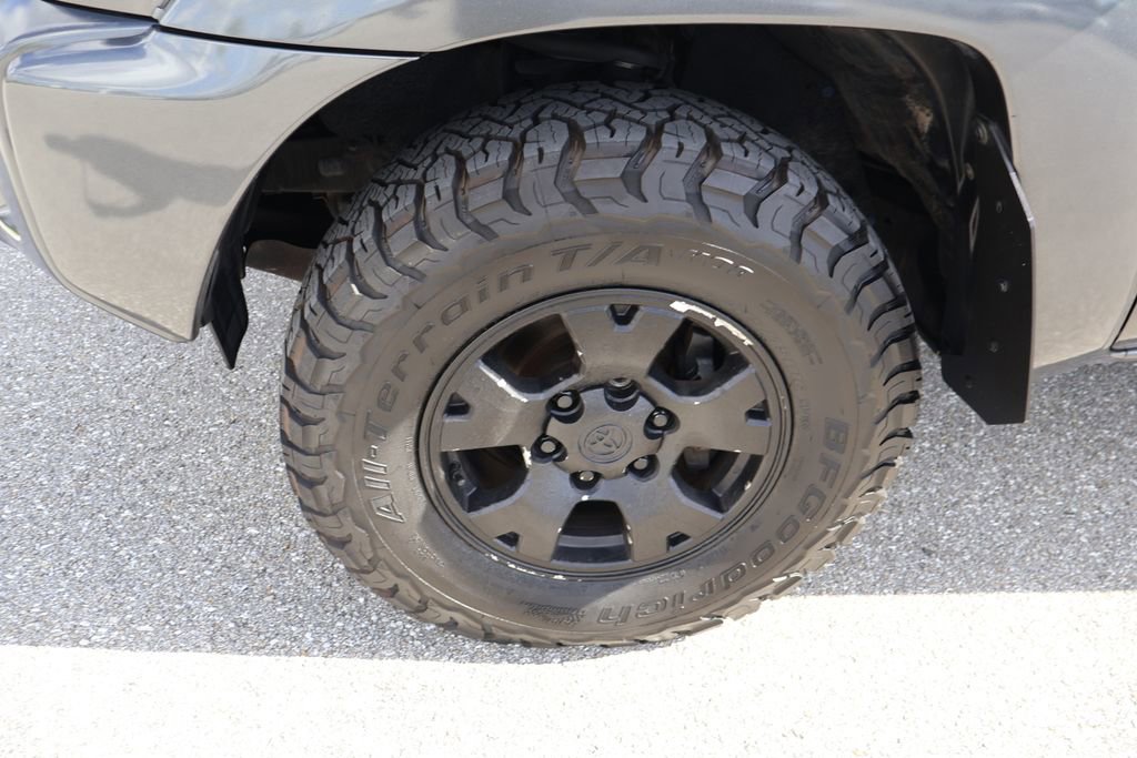 Used 2012 Toyota Tacoma 4x4 Double Cab w/ SR5 Pkg image 4
