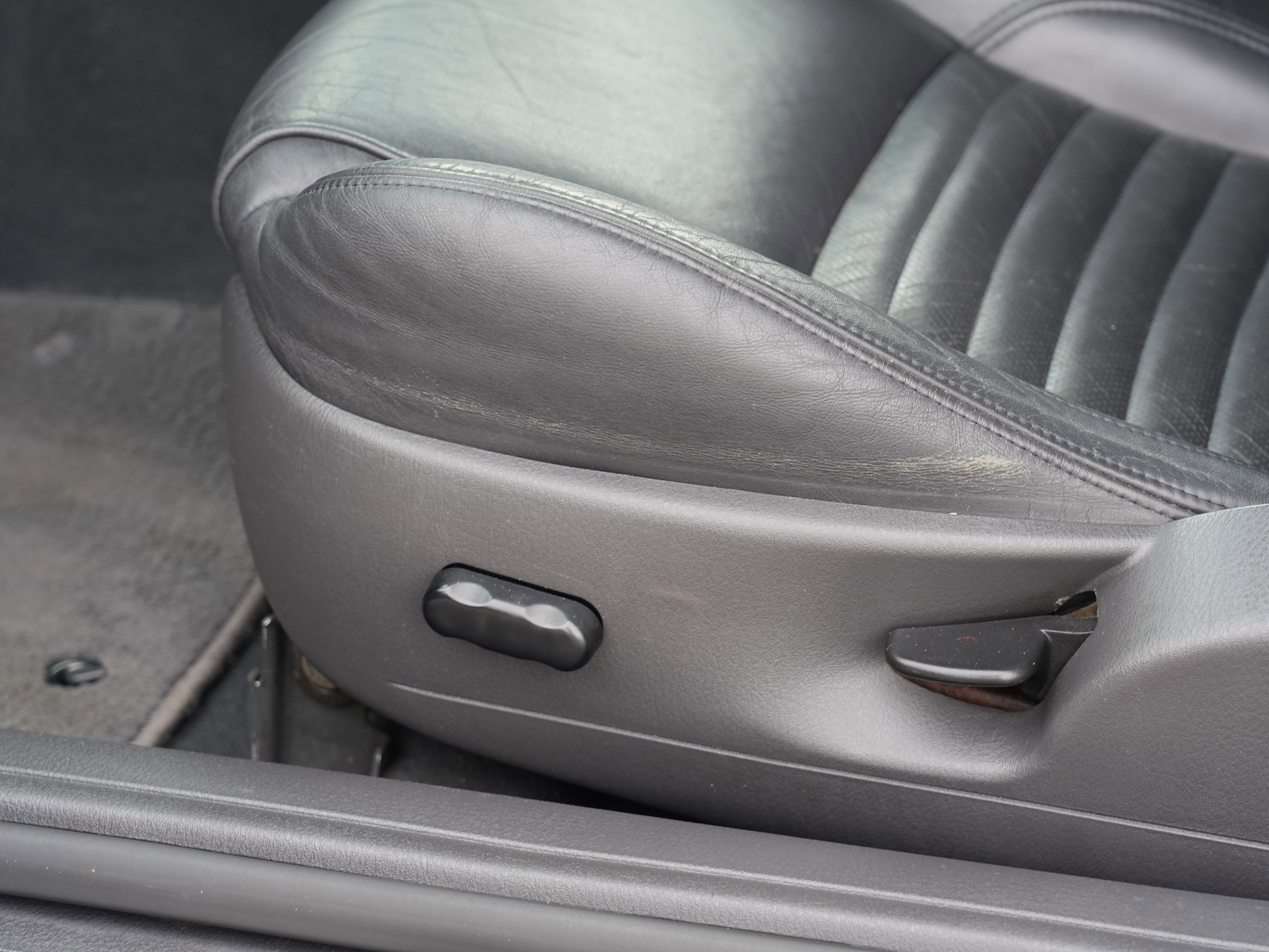 Used 2002 Ford Thunderbird image 16