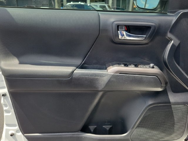 Used 2018 Toyota Tacoma TRD Sport RWD image 15