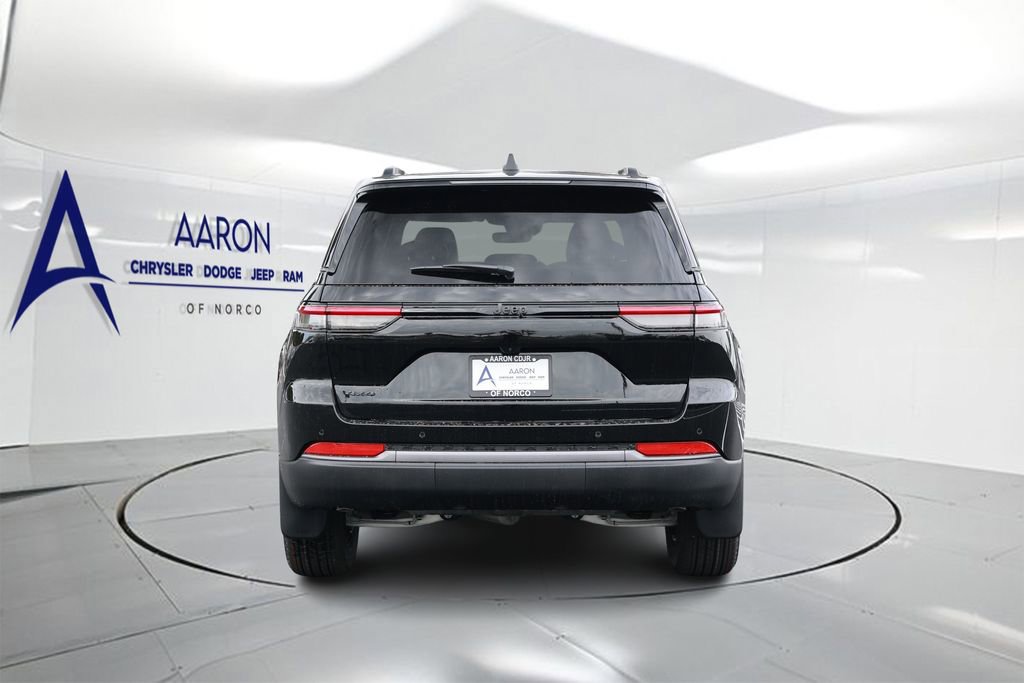 New 2026 Jeep Grand Cherokee Laredo image 3