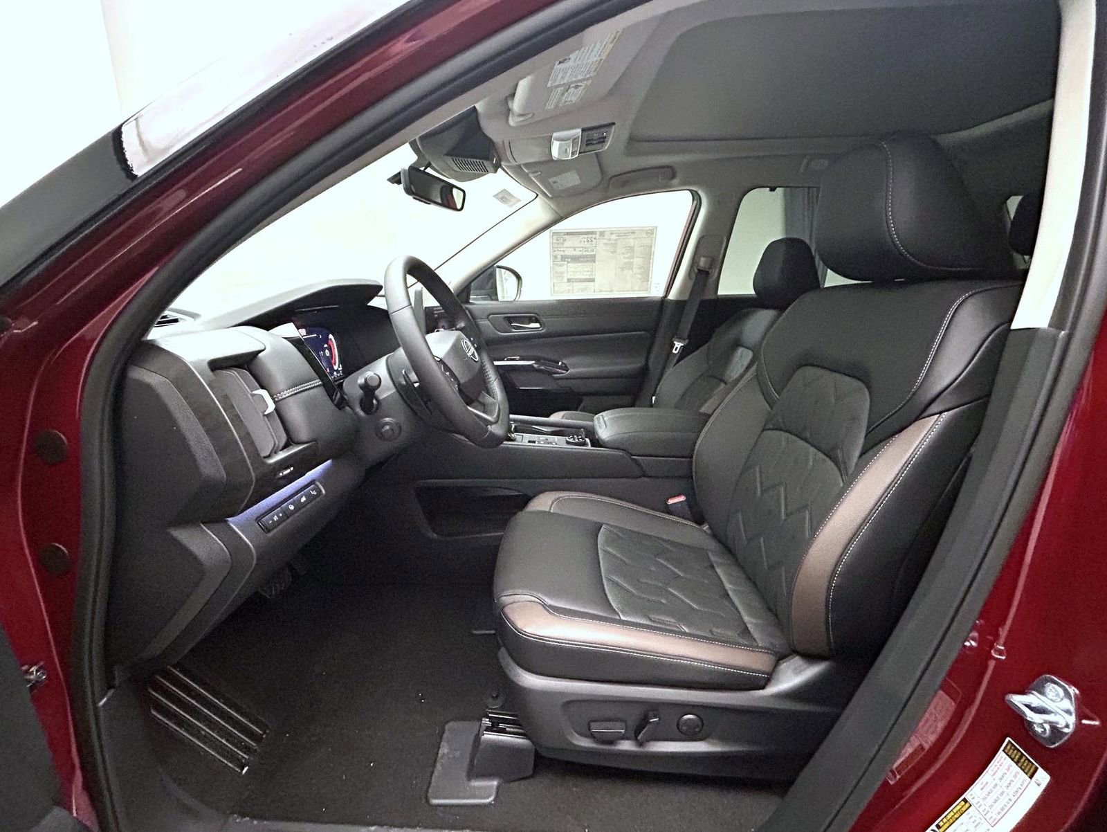 New 2026 Nissan Pathfinder Platinum image 10