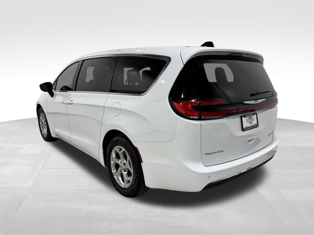 Used 2024 Chrysler Pacifica Limited FWD image 38