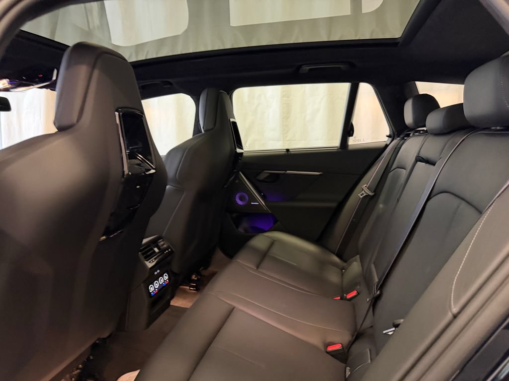 Used 2026 BMW M5 Touring AWD/4WD image 25