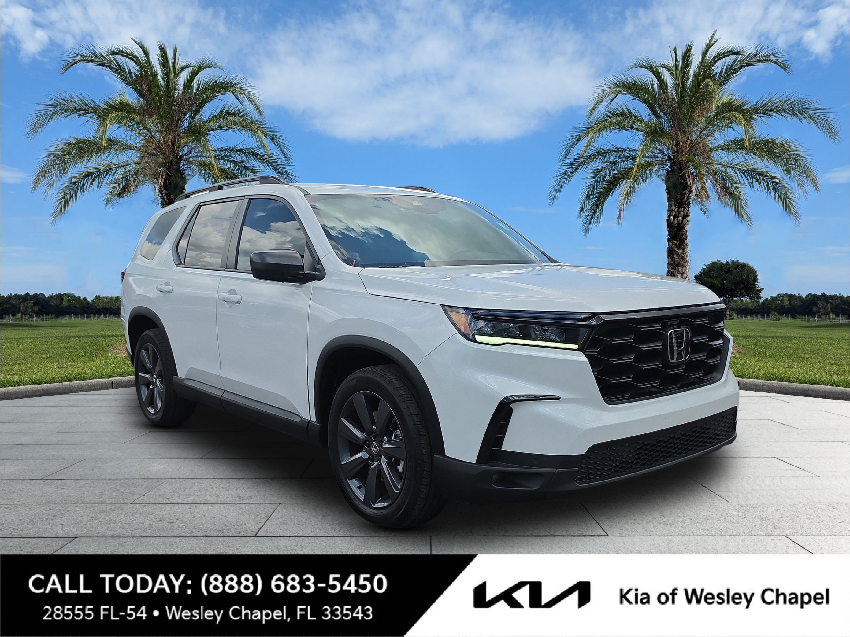 Used 2025 Honda Pilot Sport image 1