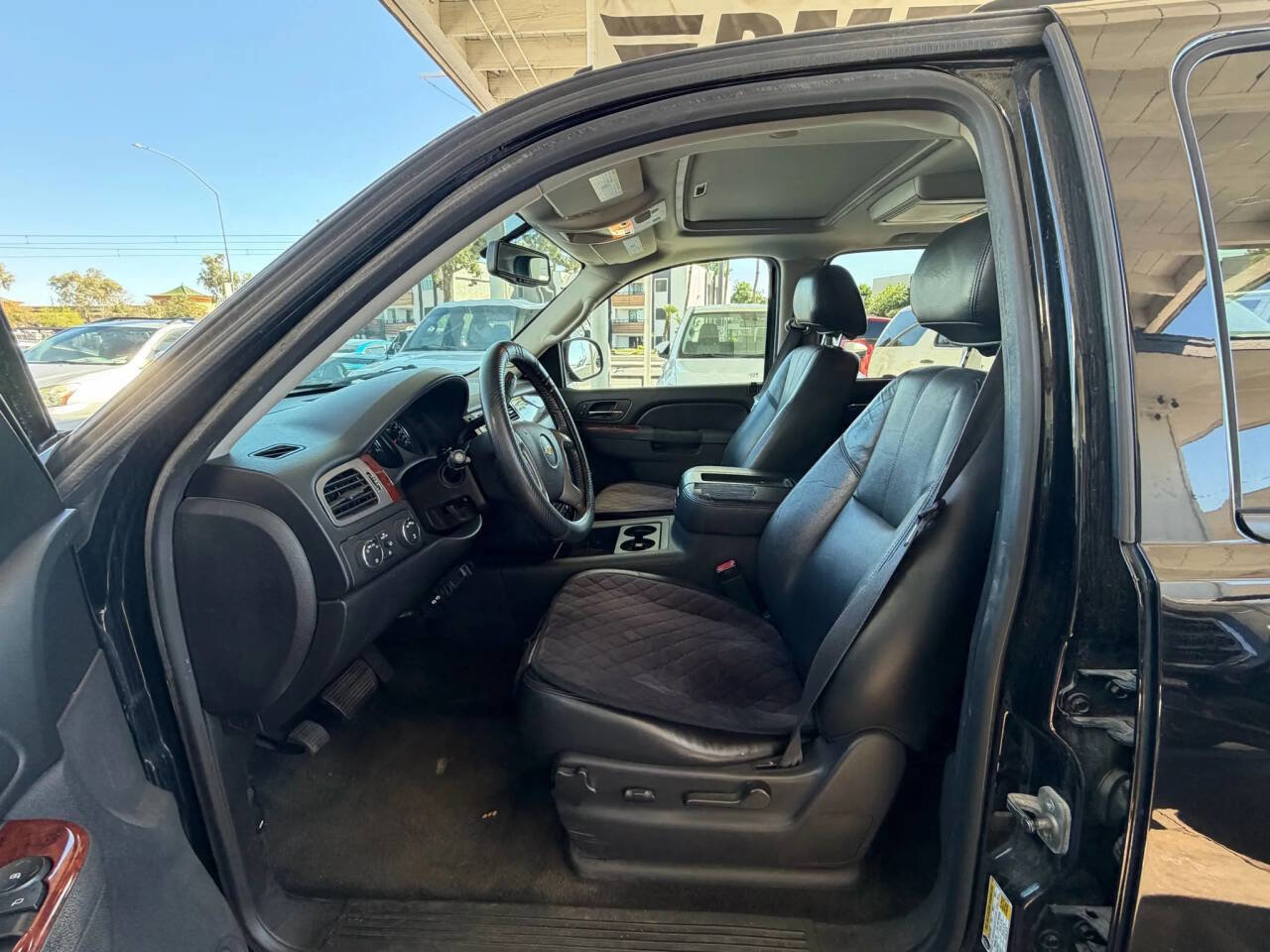 Used 2014 Chevrolet Suburban LT image 5