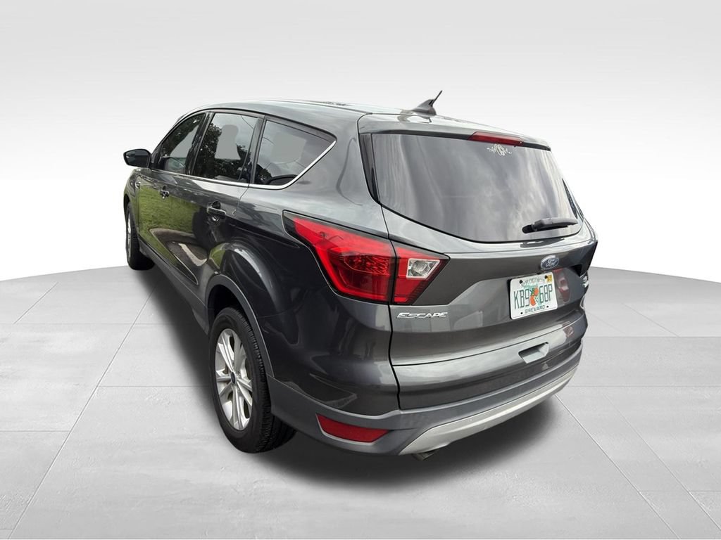 Used 2019 Ford Escape SE FWD image 4