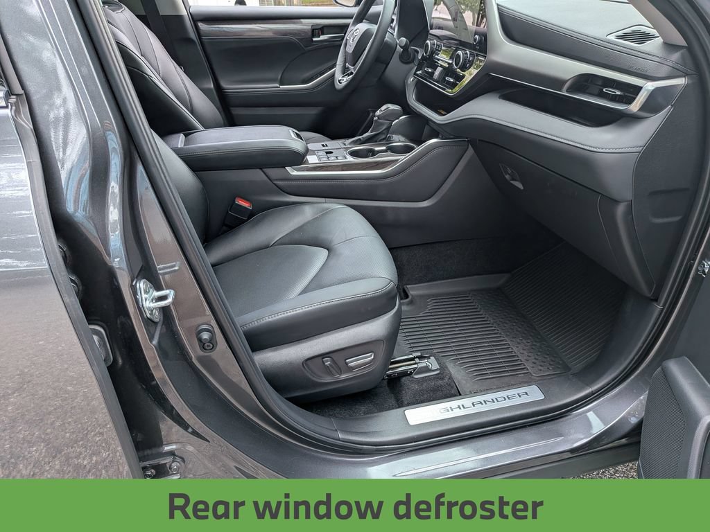 Used 2025 Toyota Highlander Limited FWD image 31