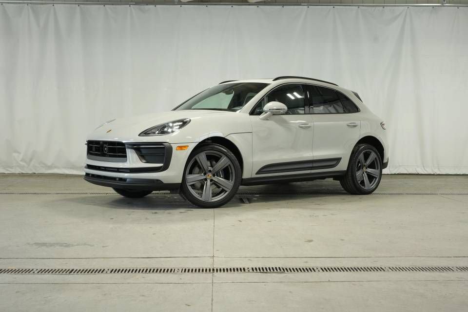 Certified 2026 Porsche Macan AWD/4WD image 1