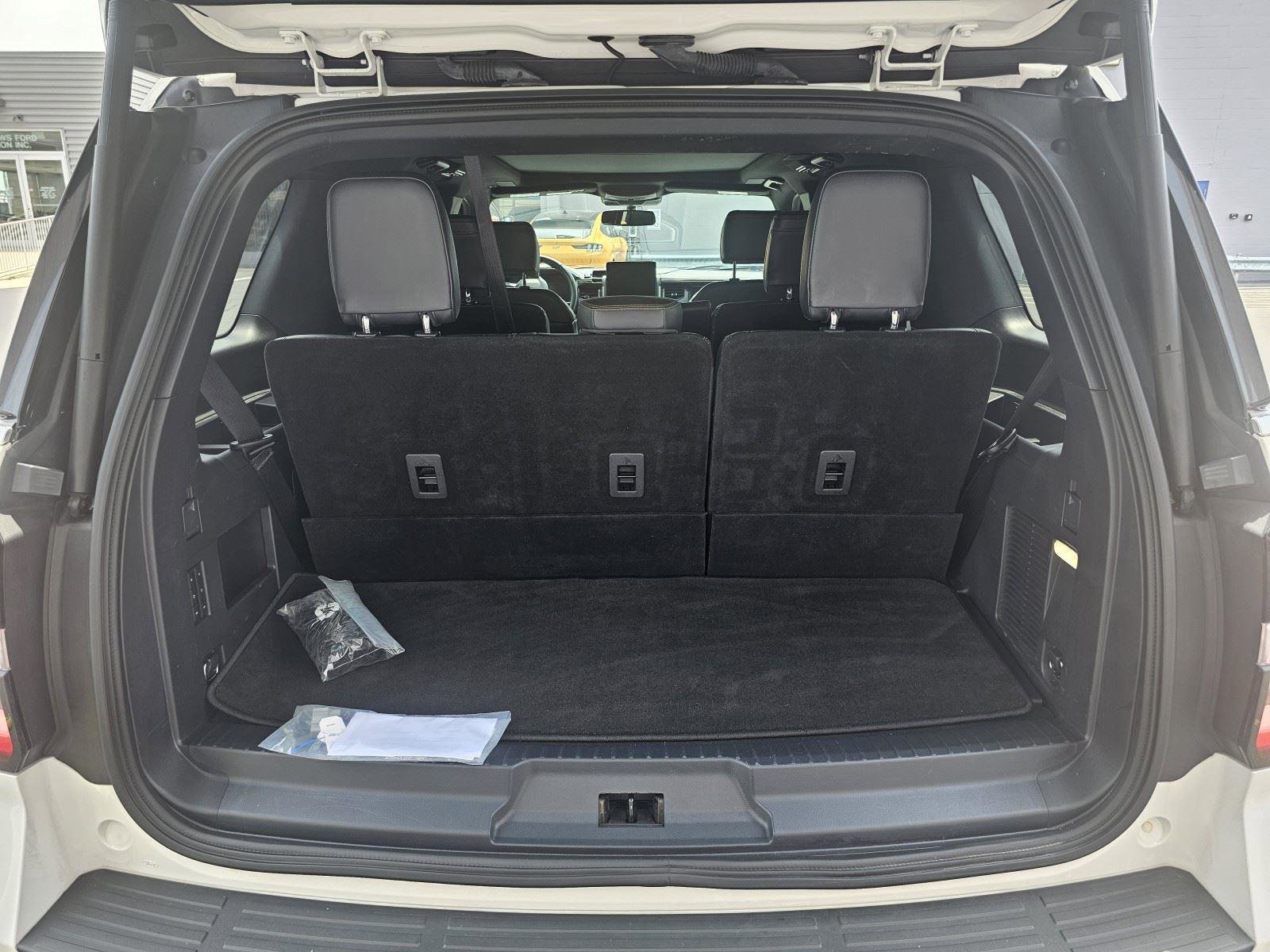 Used 2022 Ford Expedition Platinum image 5