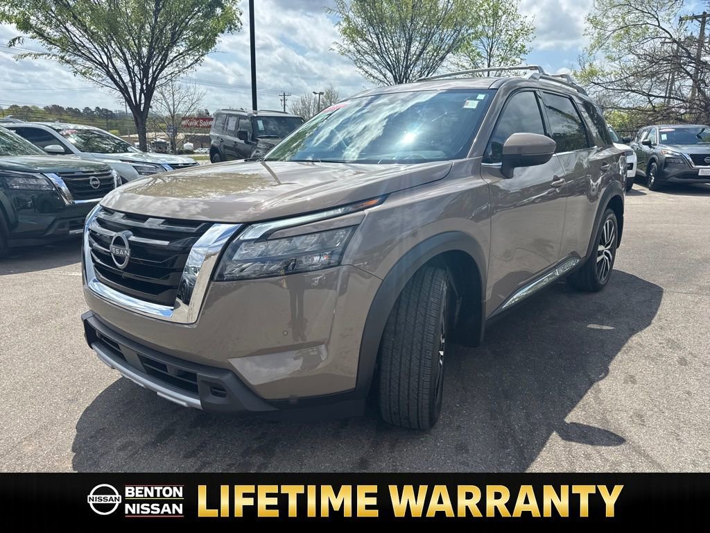 Used 2025 Nissan Pathfinder Platinum image 4