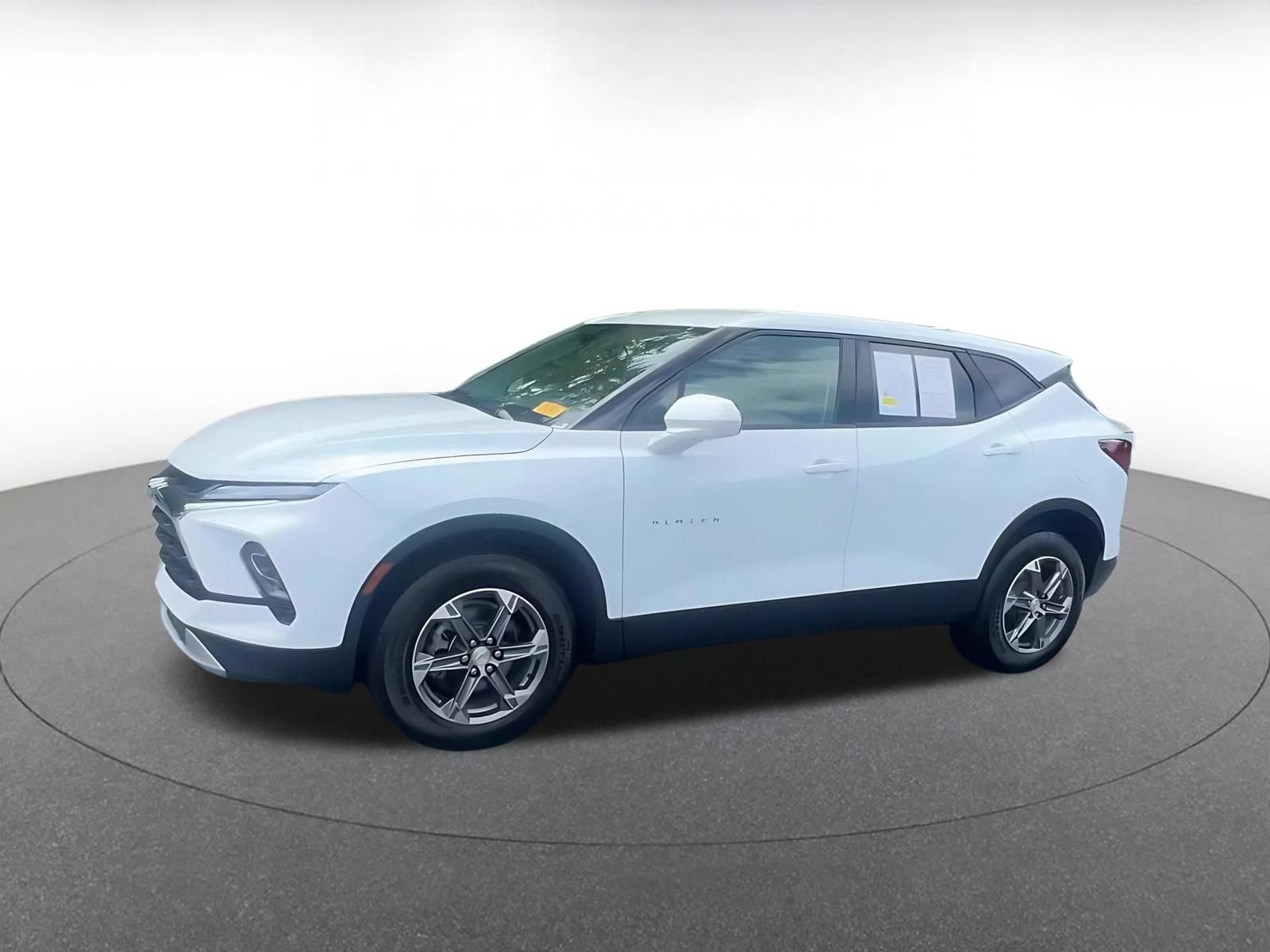 Used 2025 Chevrolet Blazer LT FWD image 8