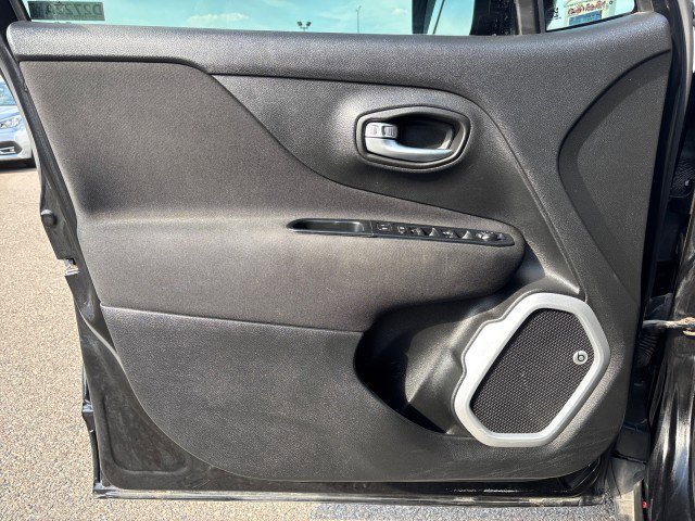 Used 2018 Jeep Renegade Latitude image 8