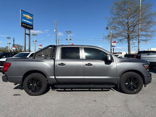 Used 2024 Nissan Titan SV image 8