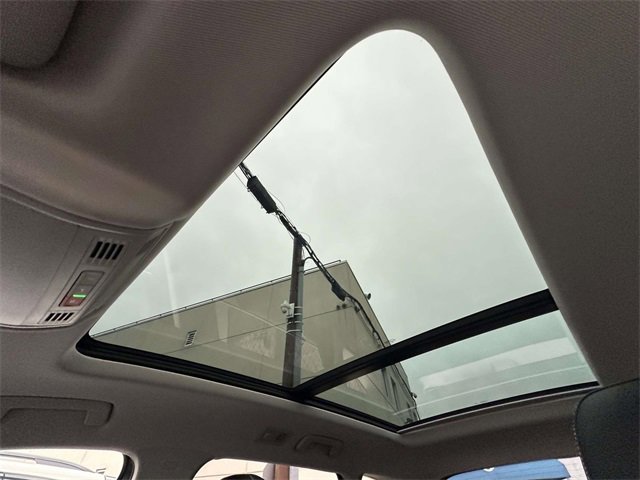 Certified 2022 Volkswagen Taos SE w/ Panoramic Sunroof Package image 36