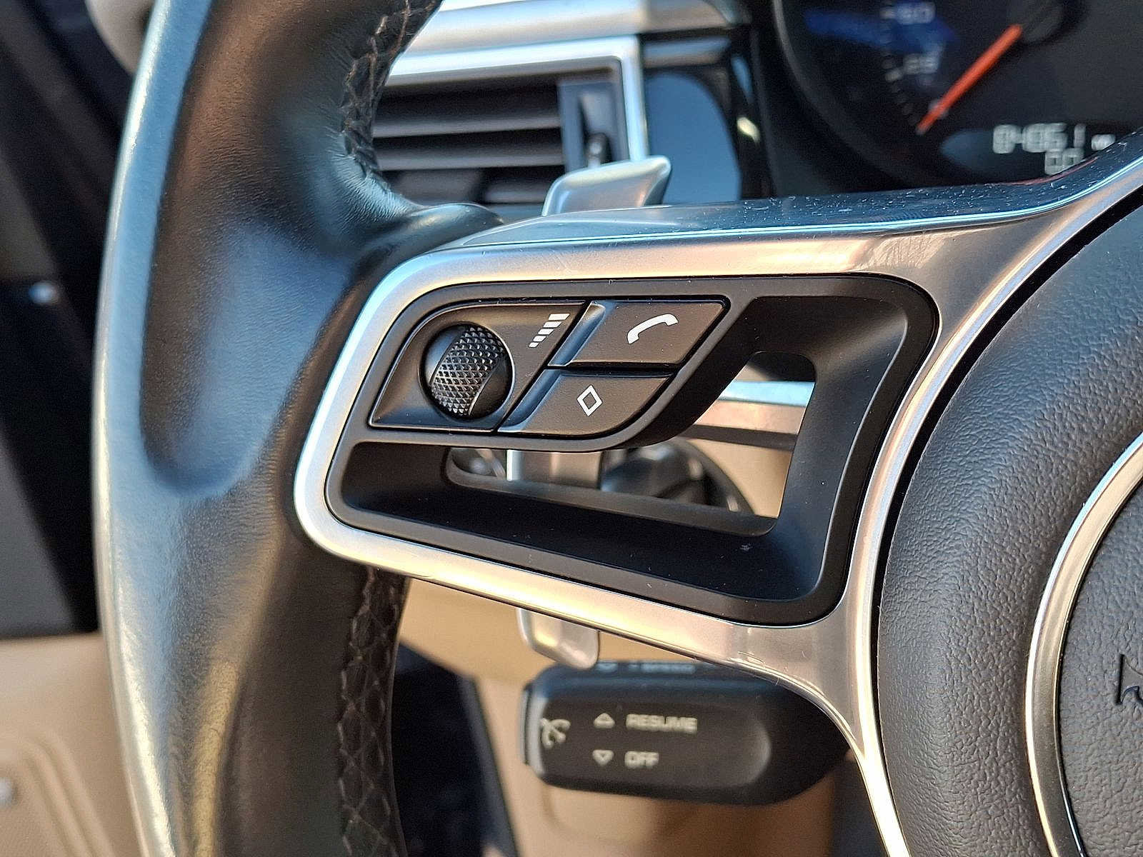 Used 2018 Porsche Macan S image 17