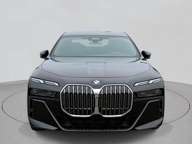 Used 2024 BMW 740i xDrive w/ Premium Package 2 AWD/4WD image 2