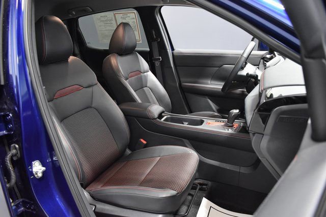 Certified 2025 Nissan Kicks SR image 14