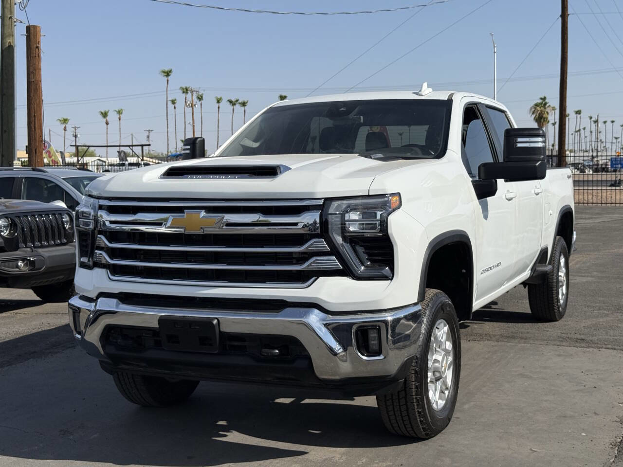 Used 2024 Chevrolet Silverado 2500 LT image 1