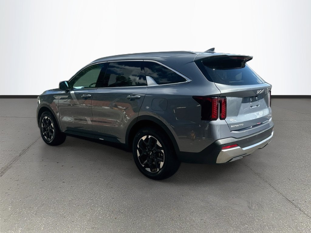 Used 2025 Kia Sorento S FWD image 5