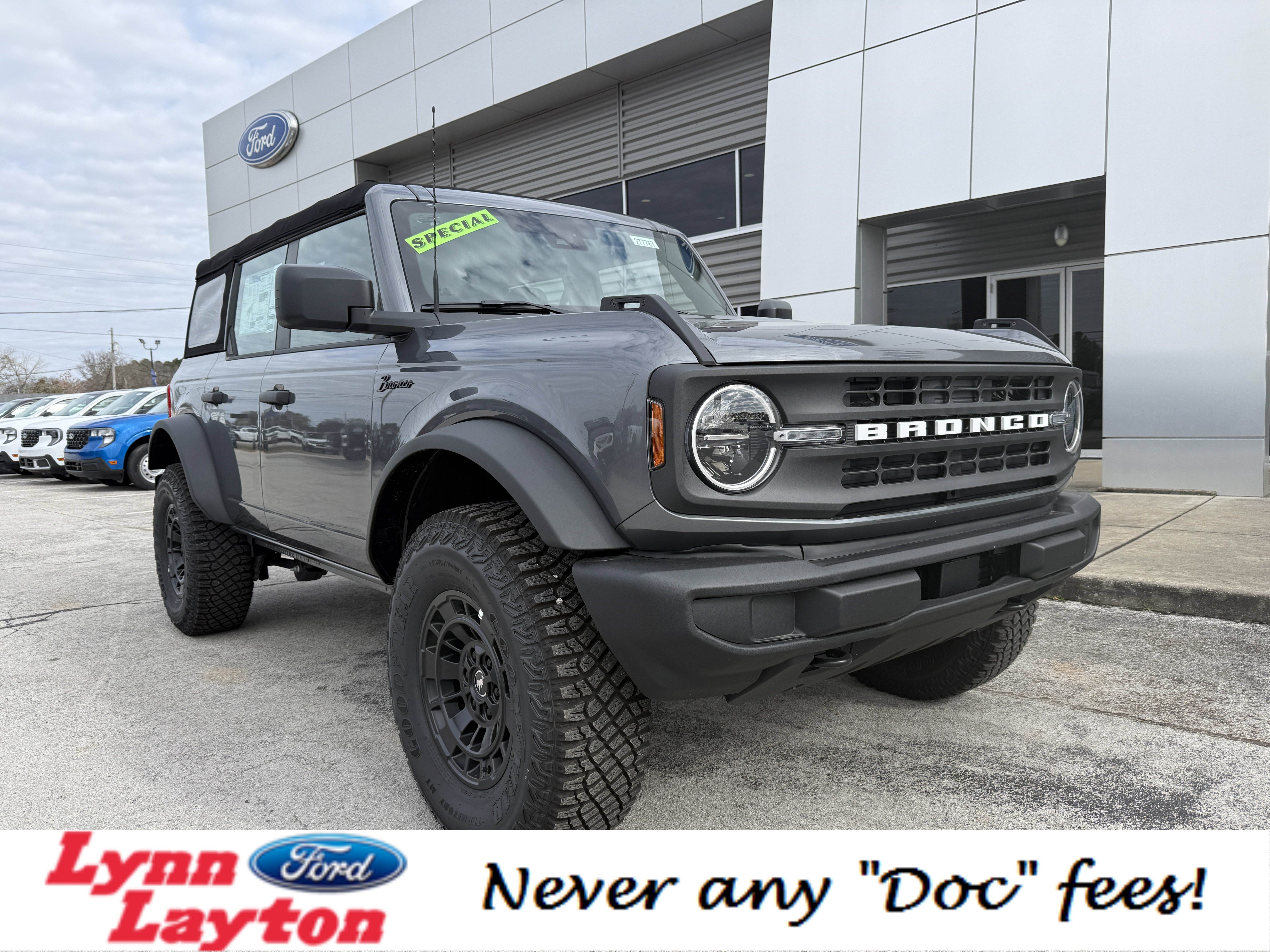 New 2025 Ford Bronco 4-Door image 1