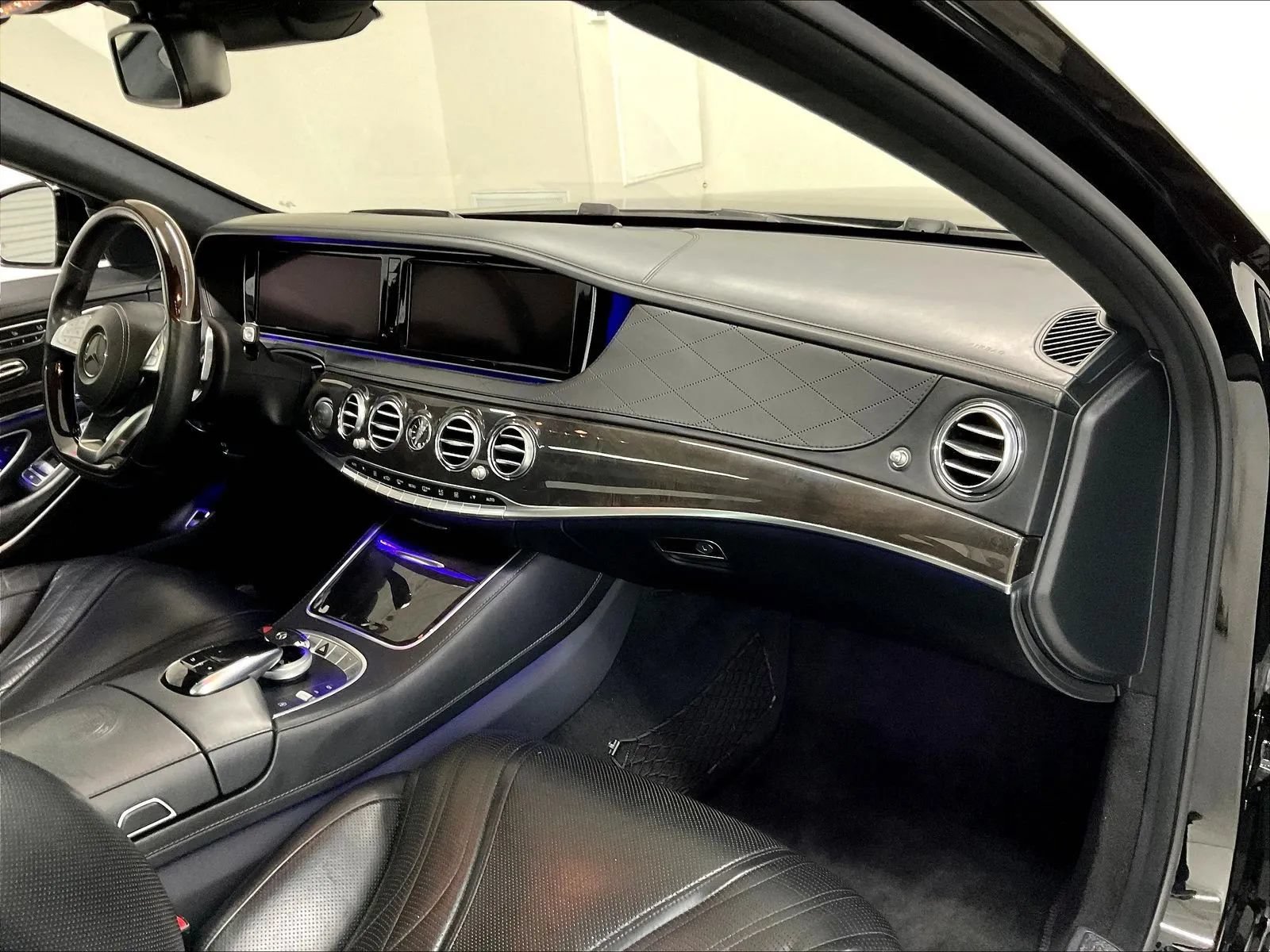 Used 2016 Mercedes-Benz S 63 AMG 4MATIC Sedan w/ Driver Assistance Package image 11