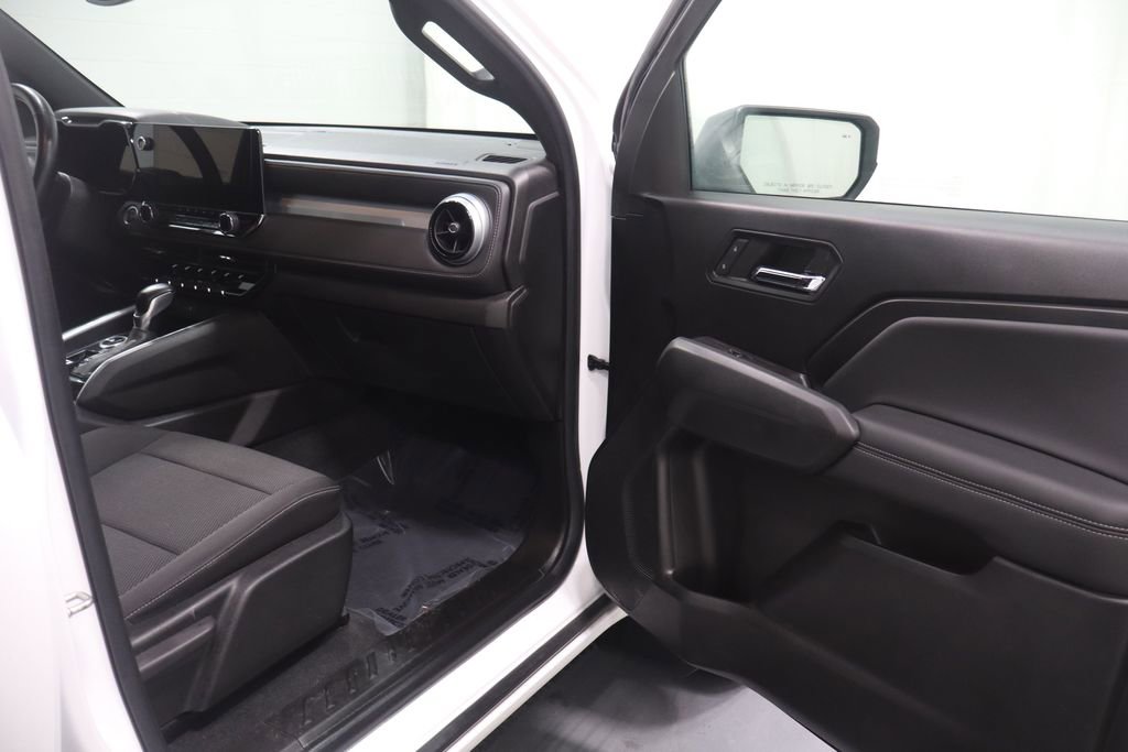 Used 2023 Chevrolet Colorado LT w/ LT Convenience Package II AWD/4WD image 16