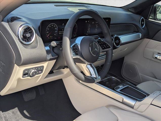 Used 2026 Mercedes-Benz GLB 250 image 3