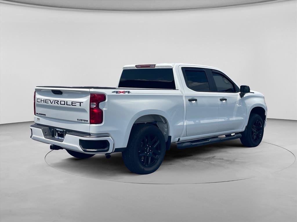 Used 2026 Chevrolet Silverado 1500 Custom w/ LPO, Dark Essentials Package AWD/4WD image 8