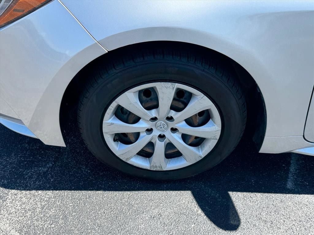 Used 2020 Toyota Corolla LE FWD image 17