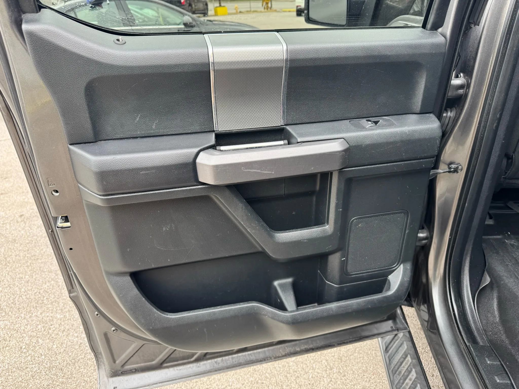 Used 2015 Ford F150 XLT w/ Equipment Group 301A Mid image 18