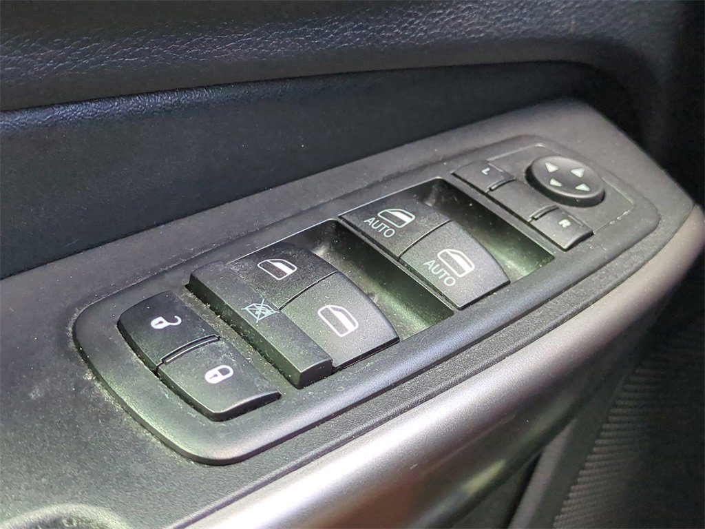 Used 2020 Jeep Cherokee Latitude Plus image 23