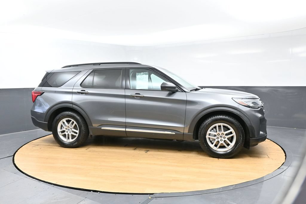 Used 2025 Ford Explorer Active RWD image 12