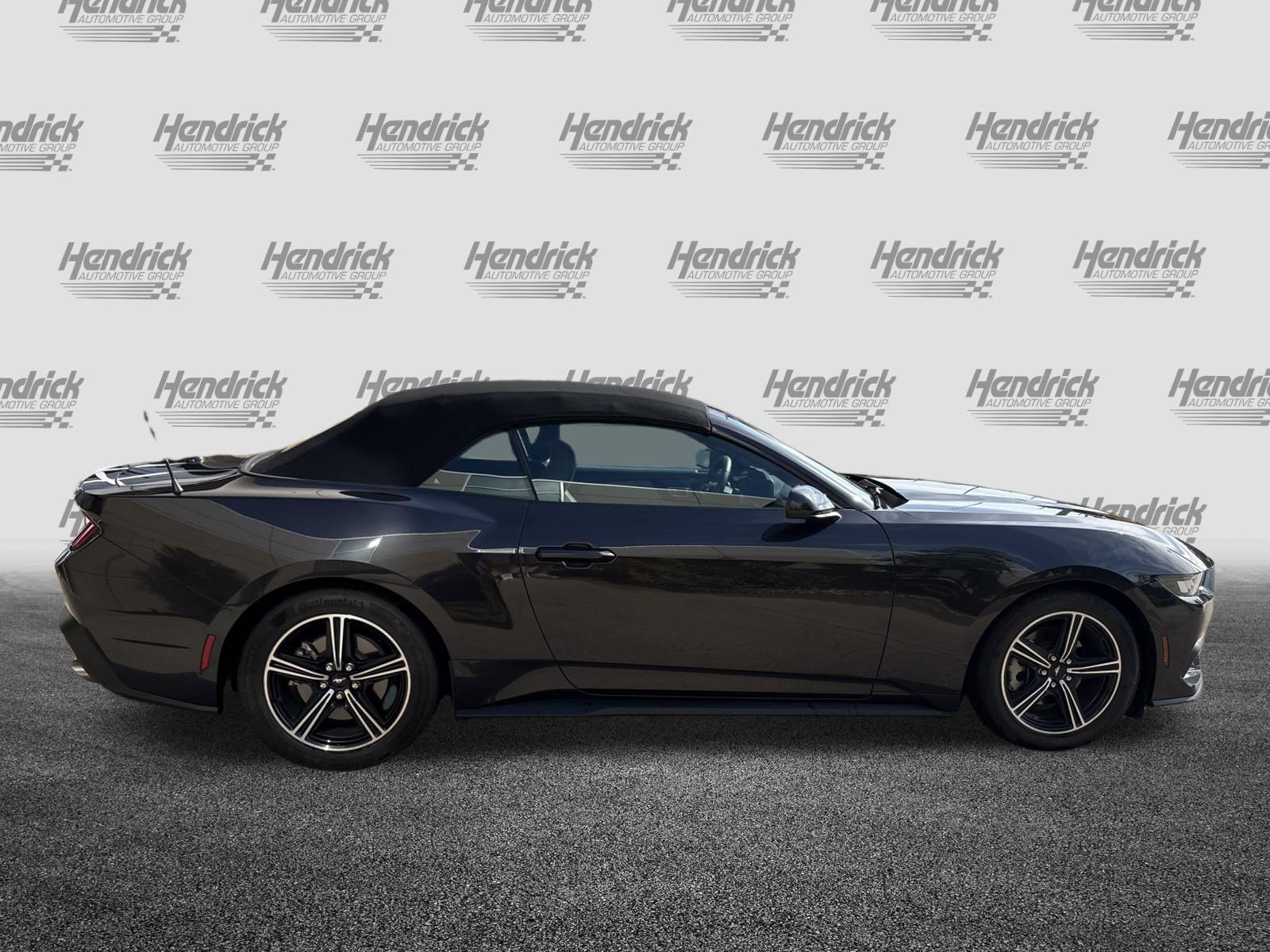 Used 2024 Ford Mustang Convertible RWD image 11