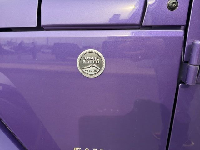 Used 2017 Jeep Wrangler Unlimited Sahara w/ Connectivity Group image 9