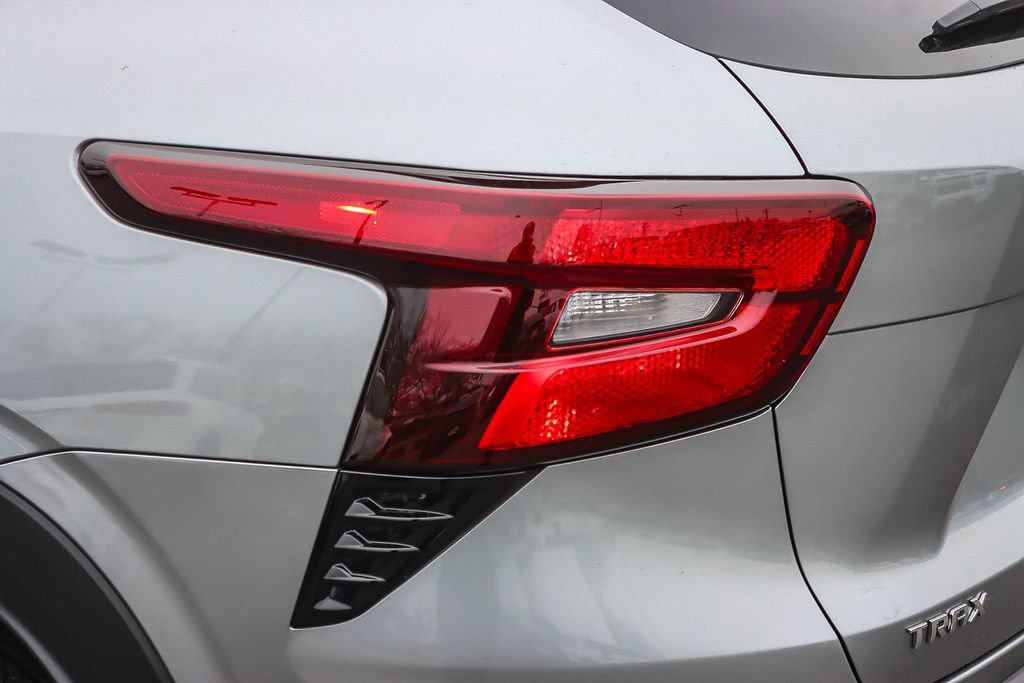 Used 2025 Chevrolet Trax LT w/ LT Convenience Package image 8