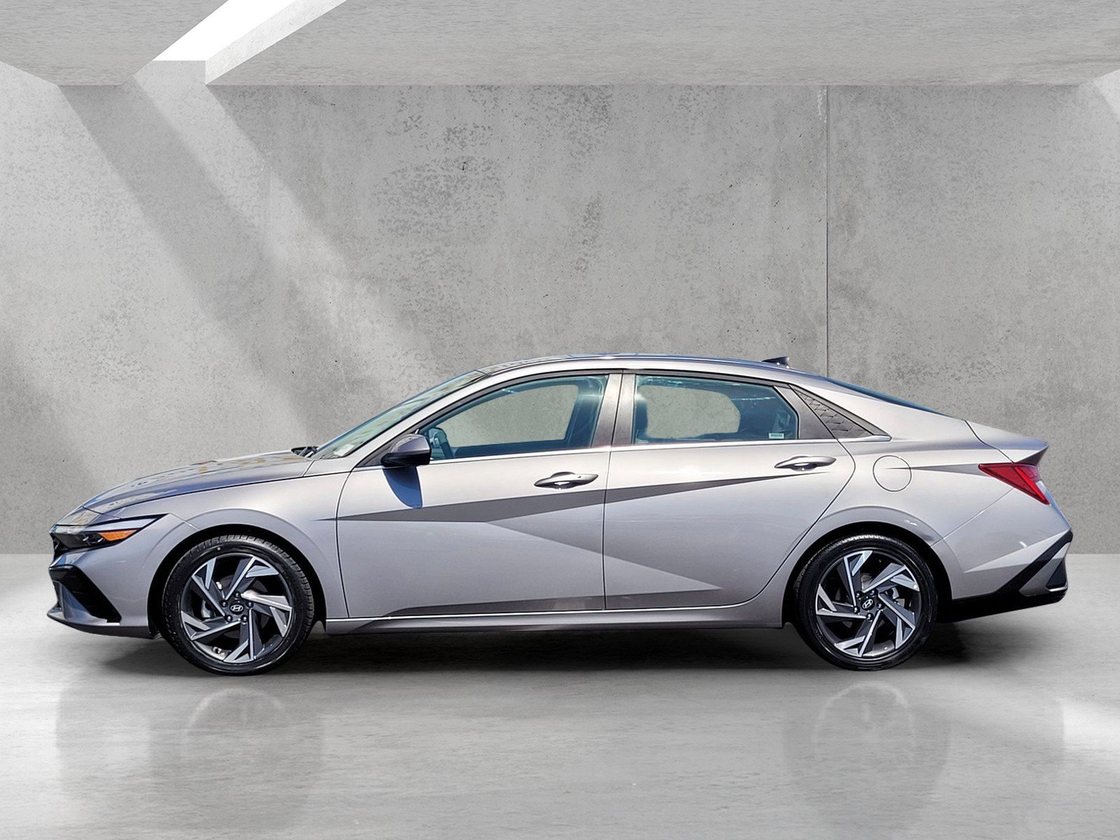 Used 2025 Hyundai Elantra SEL FWD image 8