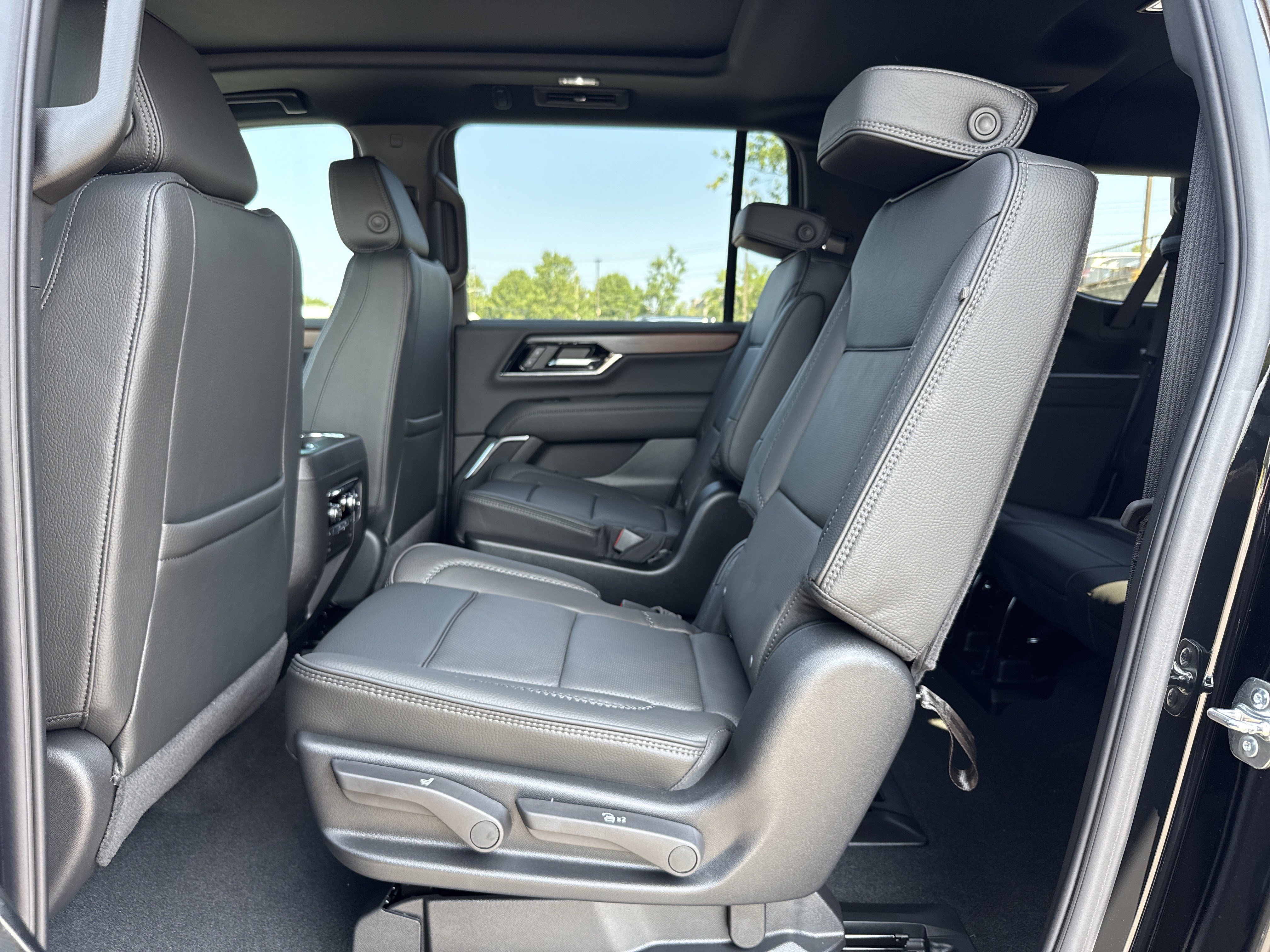 New 2026 GMC Yukon XL Denali w/ Sun & Power Step Package AWD/4WD image 31