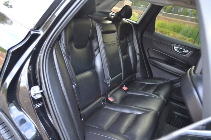 Used 2018 Volvo XC60 T5 Momentum w/ Vision Package image 30