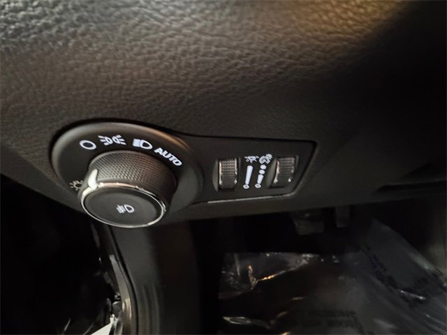 Used 2022 Jeep Compass Limited image 22