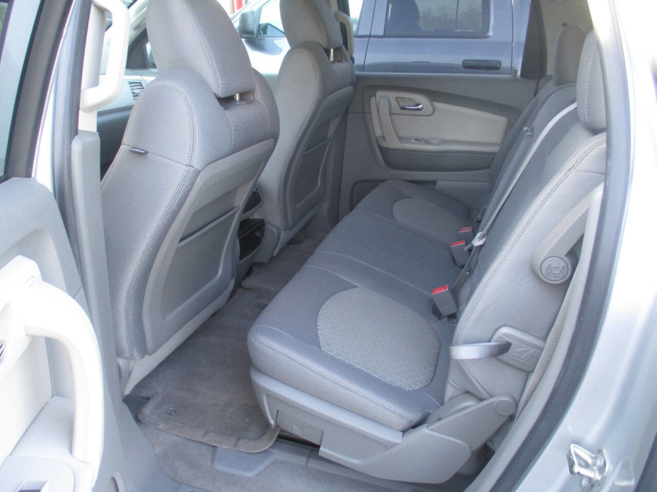 Used 2010 Chevrolet Traverse LT w/ Personal Connectivity Package FWD image 17