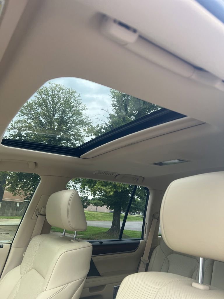 Used 2021 Lexus LX 570 4WD w/ Luxury Package image 19