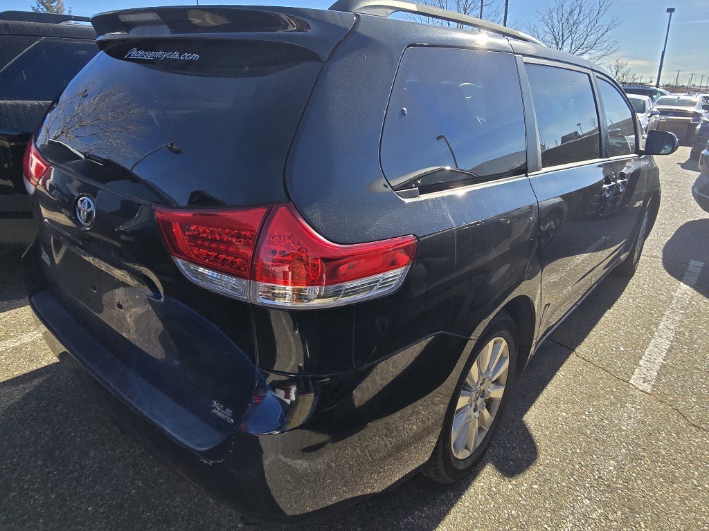 Used 2014 Toyota Sienna XLE image 13