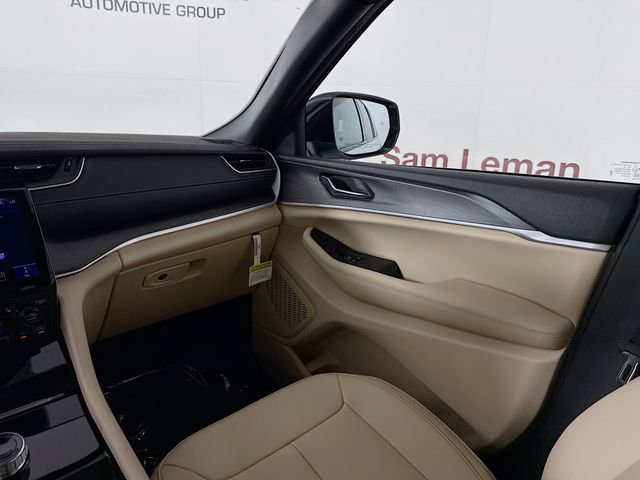 New 2025 Jeep Grand Cherokee Limited image 24